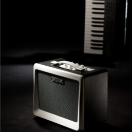 Alternative view of VOX Keyboard-Verstärker VX50KB mit NuTube-Röhre 50W
